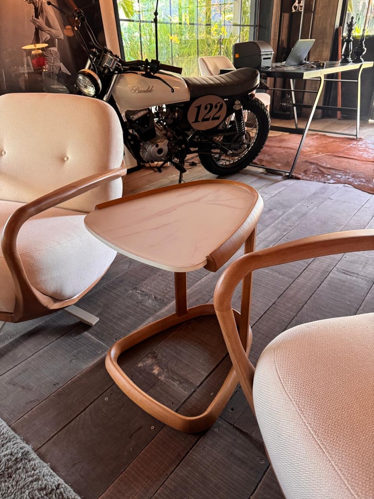 Mesa Auxiliar Triangle