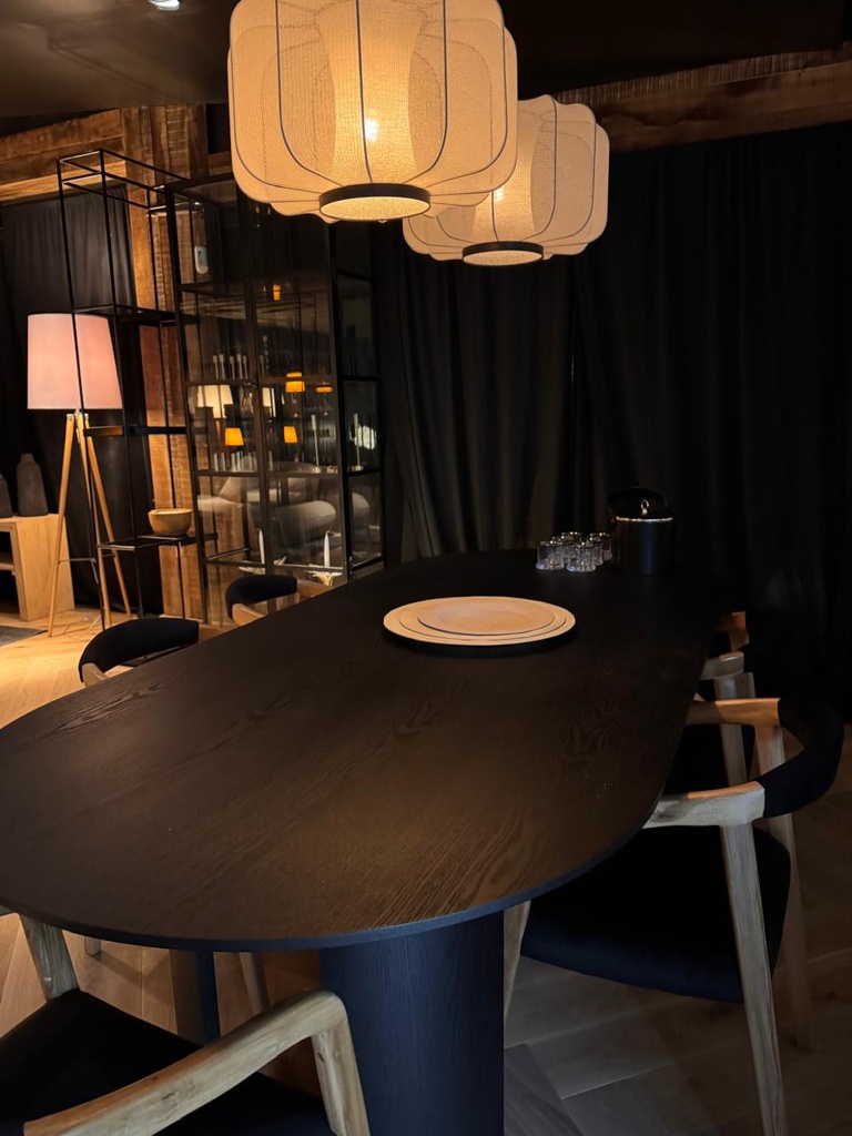 Mesa Black 240 x 110 (Enchapada en Madera Natural)