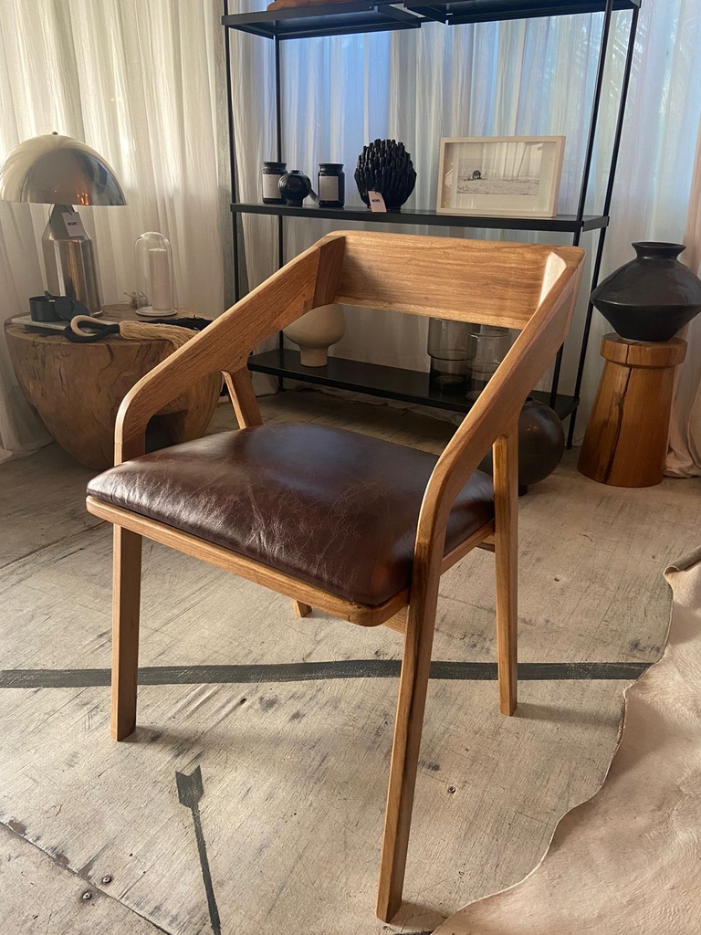 Silla Losla Natural tapizada en cuero