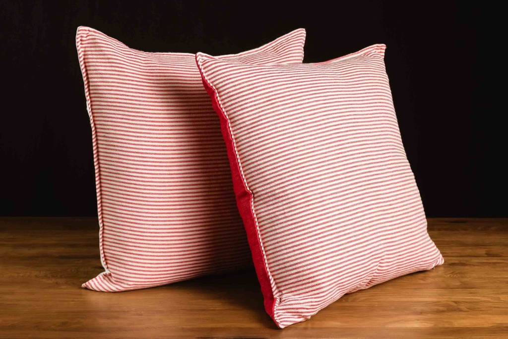 Almohadón Rayas Rojas