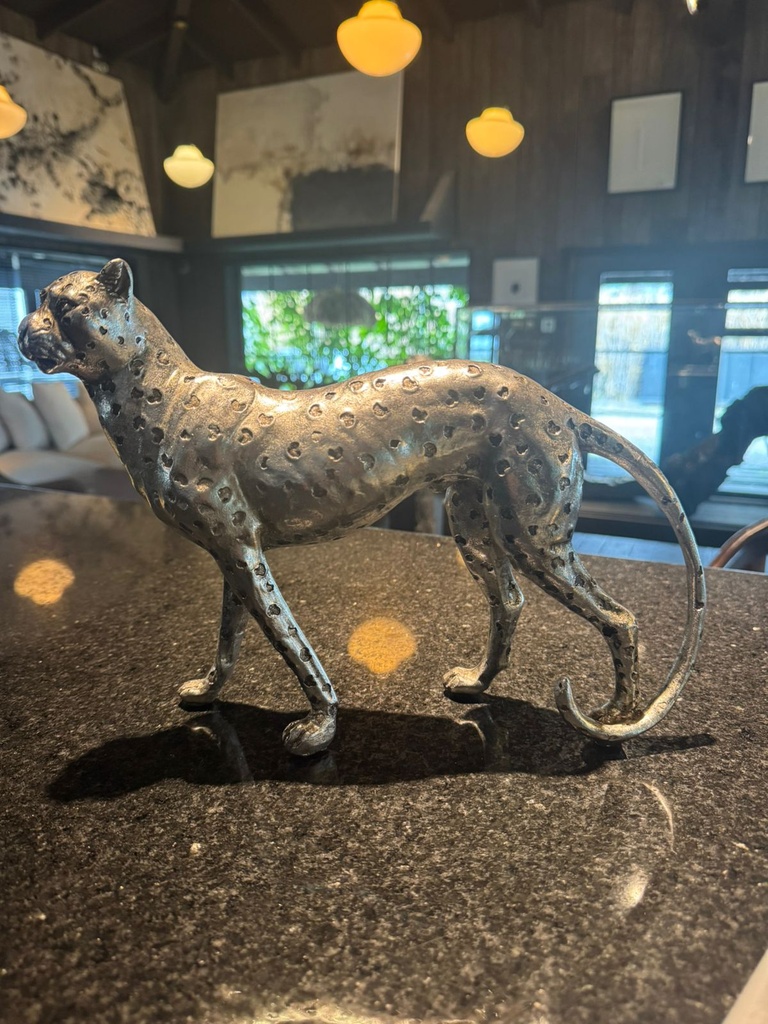 FIGURA PANTERA PLATEADA