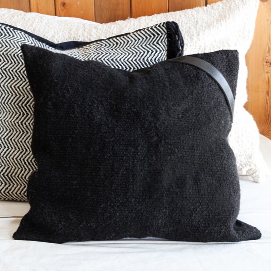 Almohadon Leather Strap 60x60