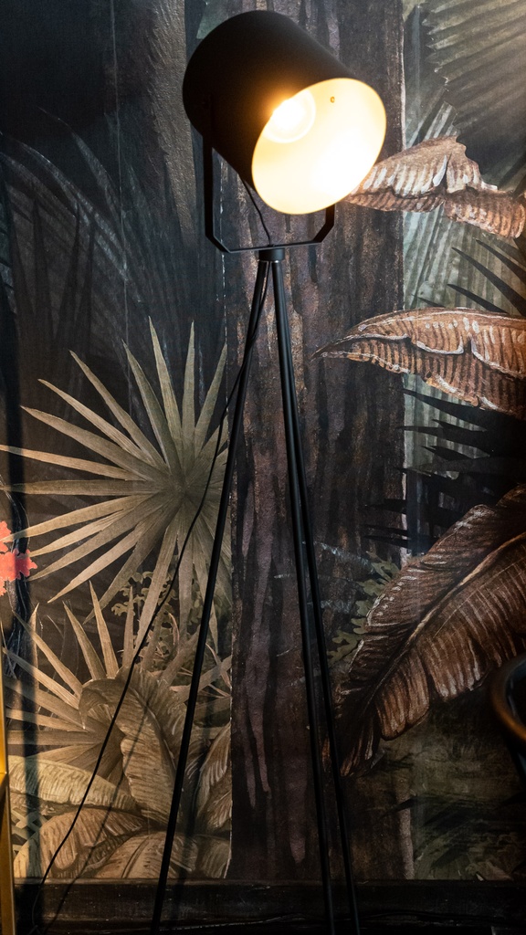 Lampara de pie Allen Tripode