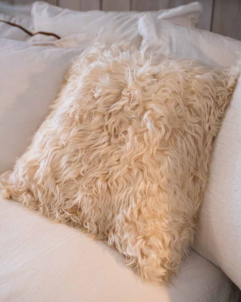 Almohadón Cuadrado Pelo de Chivo