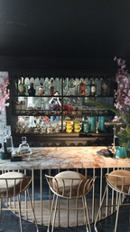 BackBar (200cm x 195cm x 42cm)